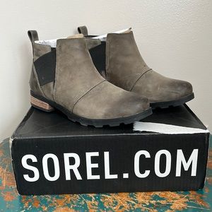 Sorel Emelie Chelsea Bootie - Women’s. Quarry, Black